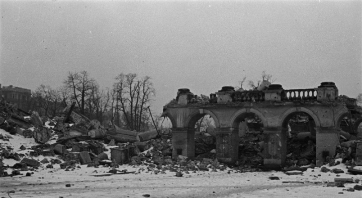 The old photo of the Saxon Palace dated on 1945, days after the demolition by Germans