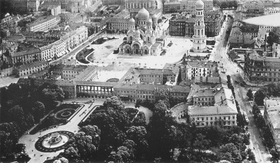 Old aerial photograph of the Saxon Palace and St. Alexander Nevsky